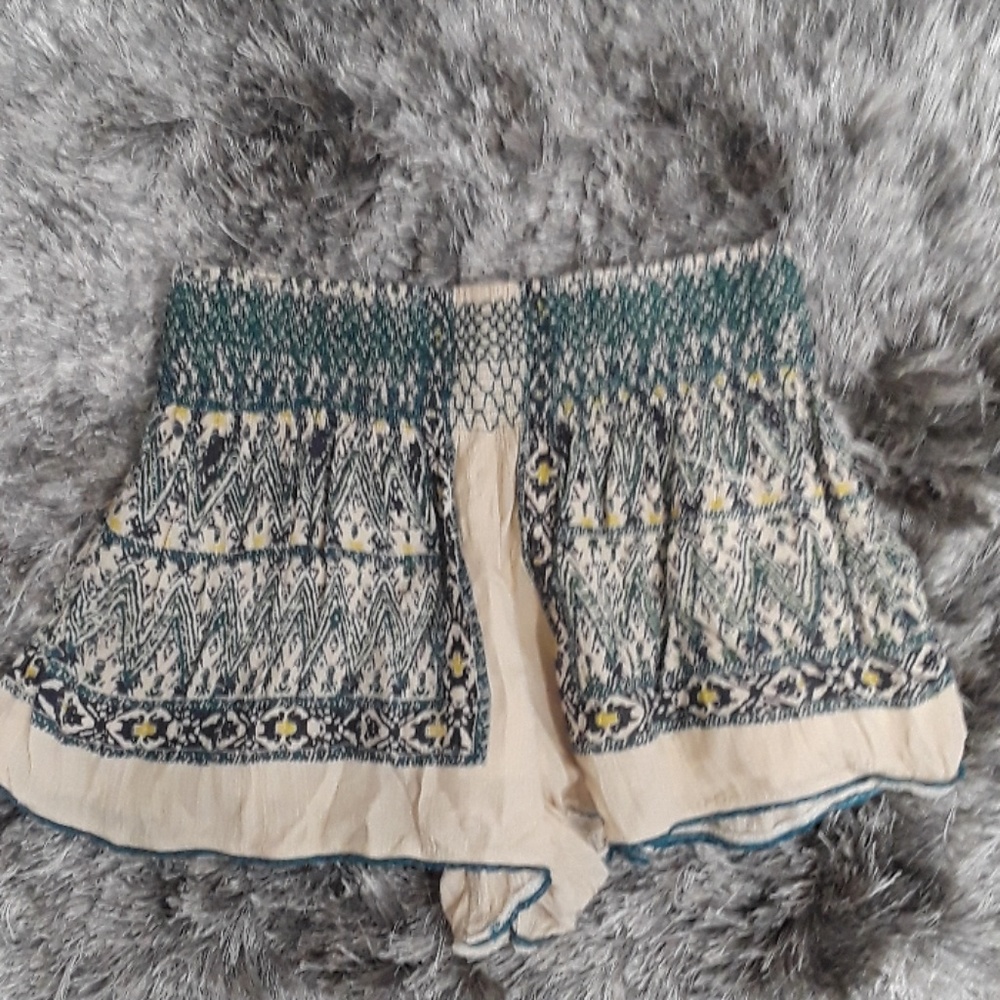 Shorts - Picture 3 of 4